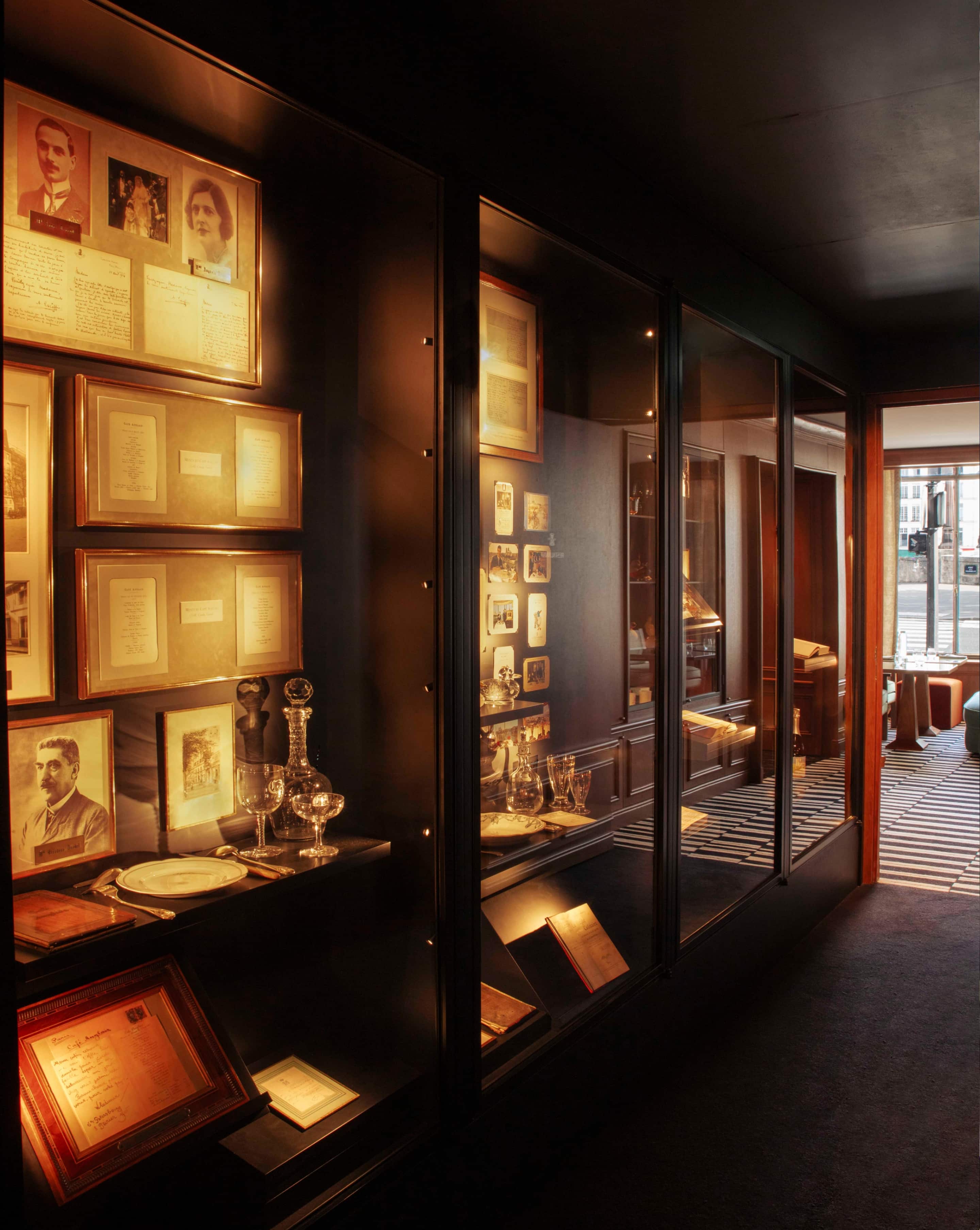 La pièce noire où l’histoire de la Tour d’Argent & de la famille Terrail est mise en scène.